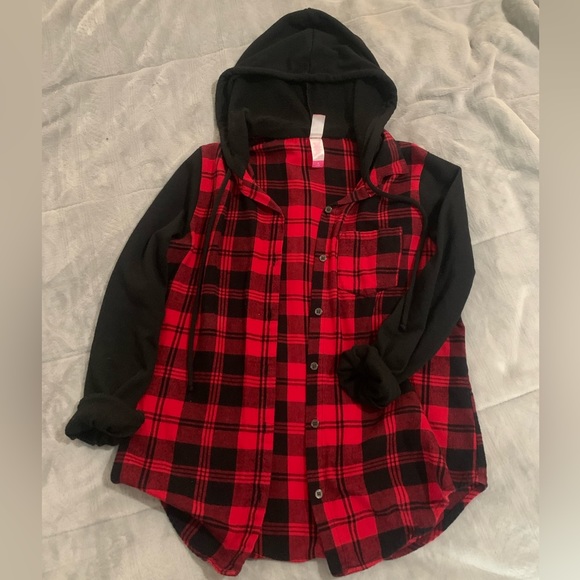No Boundaries hooded red plaid button down shirt with black cotton sleeves - Picture 2 of 3